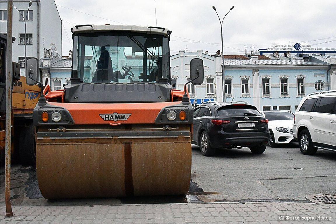 Мэрия Екатеринбурга начала искать подрядчика на ремонт проспекта Ленина -  «Уральский рабочий»